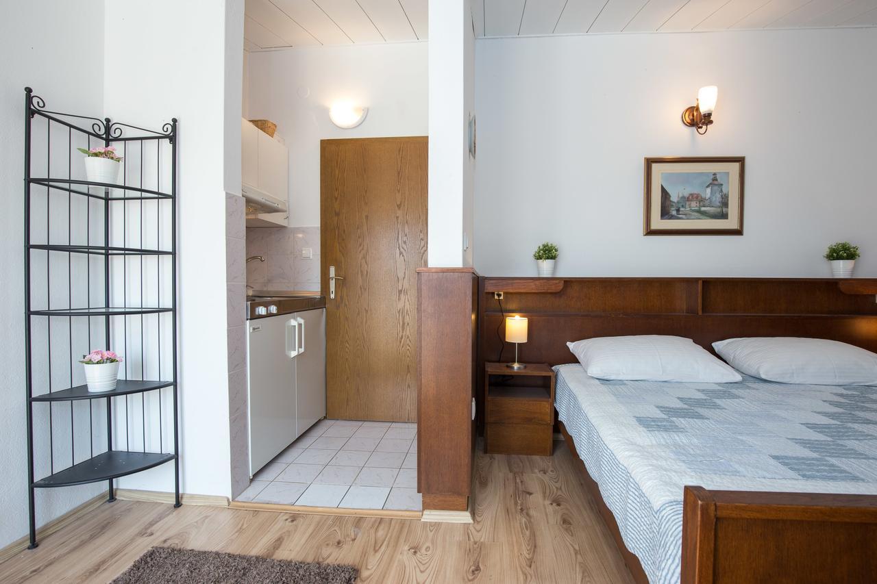 מאלינסקה Apartments Pavic מראה חיצוני תמונה